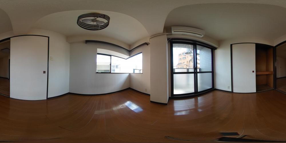 ���r���O