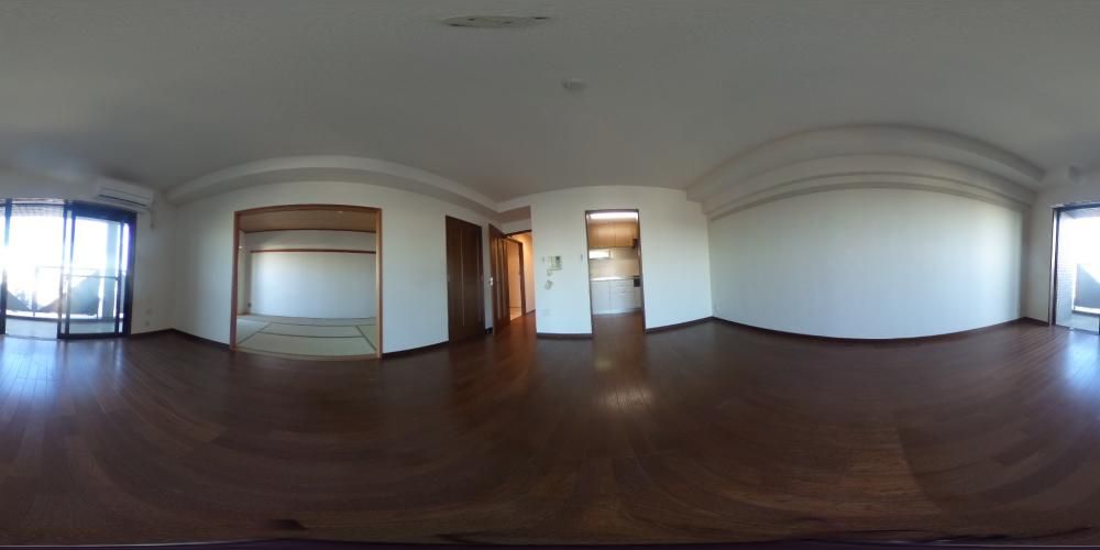 ���r���O