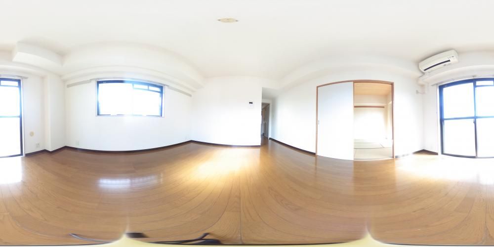 ���r���O